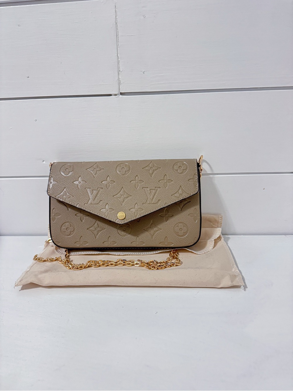 Cute monogram leather purse - Picture 3 of 8